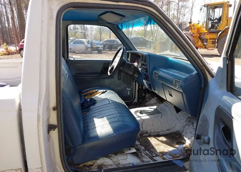 1993 Ford Ranger z USA, uszkodzony, nr VIN 1FTCR10U4PTA71013